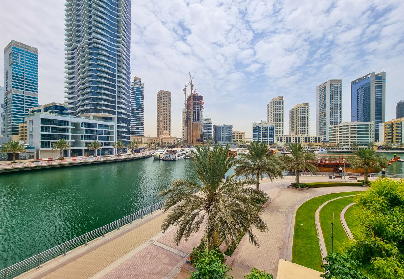 Apartment in Dubai - Extravagant Apartment with Pleasurable Marina Views