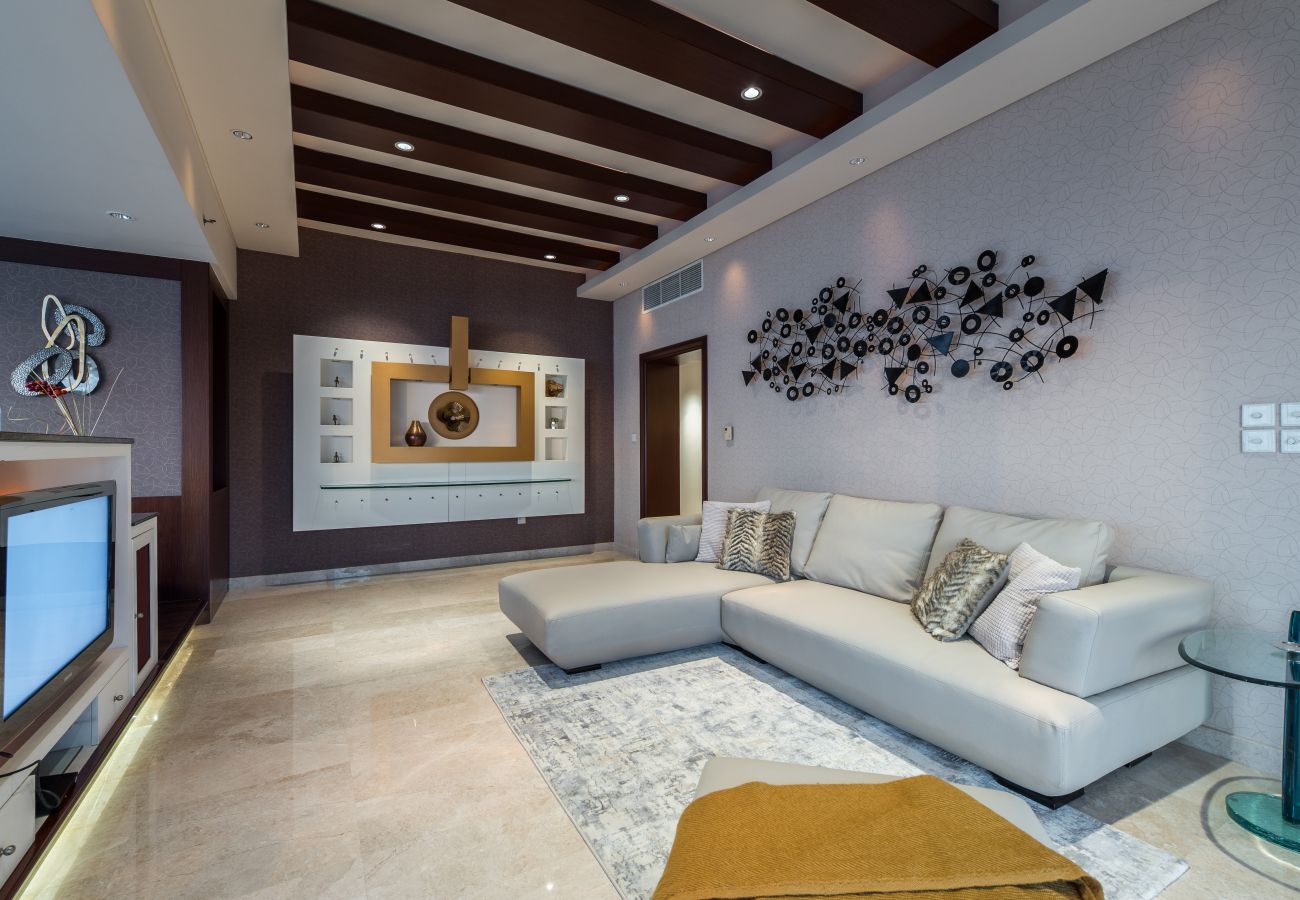 Apartment in Dubai - Vivacious 4BR With Sea & Marina View
