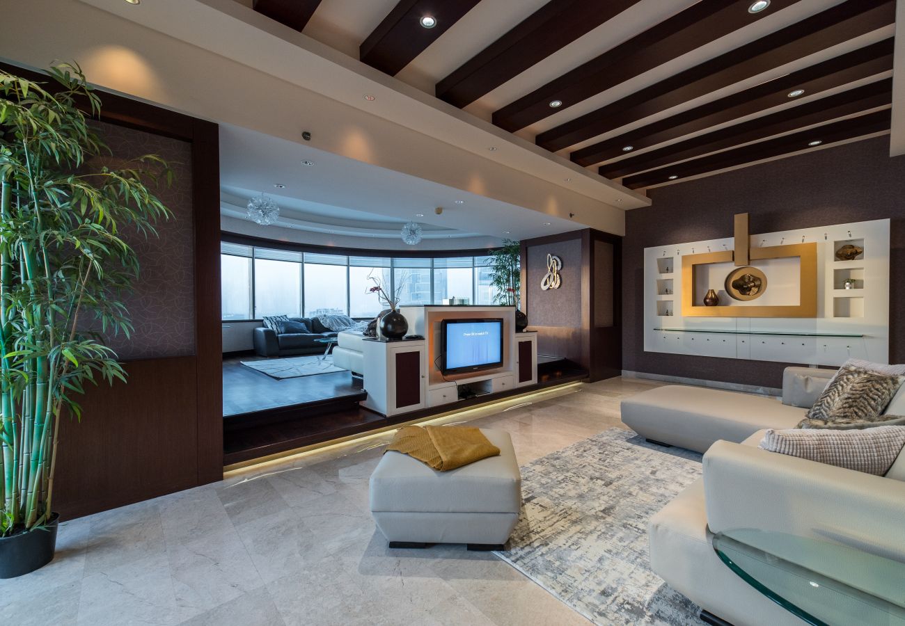 Apartment in Dubai - Vivacious 4BR With Sea & Marina View