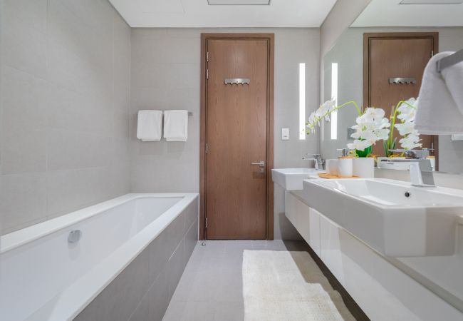 Apartment in Dubai - Amazing Skyscraper 3BR with Burj Khalifa View Apartment in Dubai - Amazing Skyscraper 3BR with Burj Khalifa View