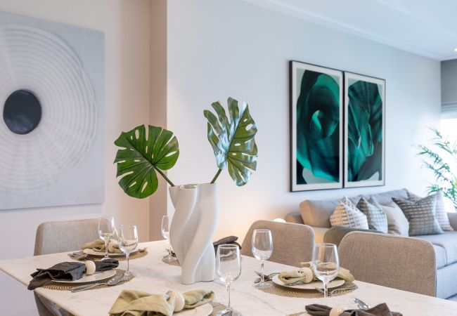 Apartment in Dubai - Exquisite 3BR Apt with Burj Khalifa view Apartment in Dubai - Exquisite 3BR Apt with Burj Khalifa view