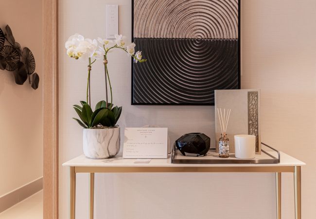 Apartment in Dubai - Exquisite 3BR Apt with Burj Khalifa view Apartment in Dubai - Exquisite 3BR Apt with Burj Khalifa view