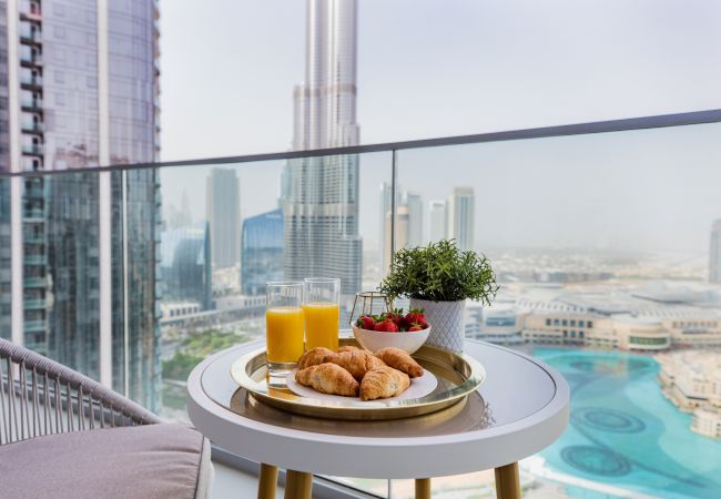 Apartment in Dubai - Exquisite 3BR Apt with Burj Khalifa view Apartment in Dubai - Exquisite 3BR Apt with Burj Khalifa view