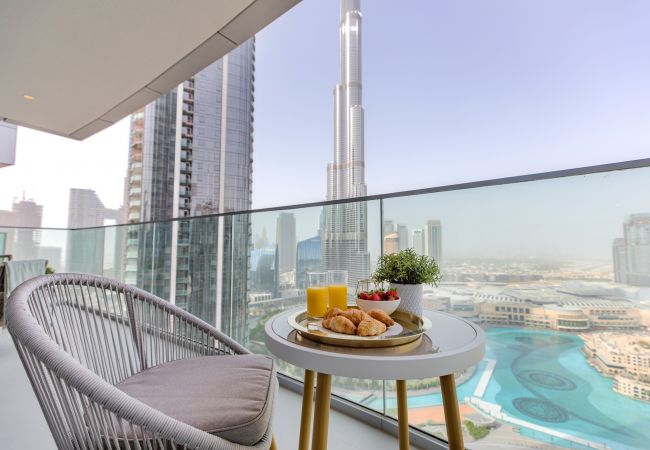 Apartment in Dubai - Exquisite 3BR Apt with Burj Khalifa view Apartment in Dubai - Exquisite 3BR Apt with Burj Khalifa view