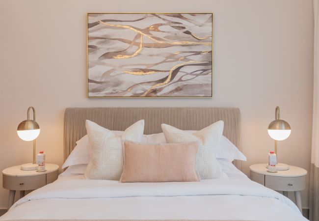 Apartment in Dubai - Exquisite 3BR Apt with Burj Khalifa view Apartment in Dubai - Exquisite 3BR Apt with Burj Khalifa view