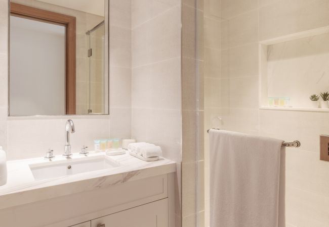 Apartment in Dubai - Exquisite 3BR Apt with Burj Khalifa view Apartment in Dubai - Exquisite 3BR Apt with Burj Khalifa view