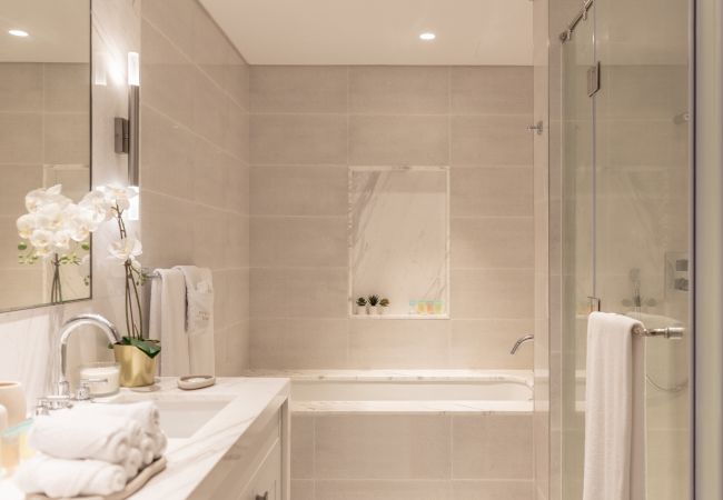 Apartment in Dubai - Exquisite 3BR Apt with Burj Khalifa view Apartment in Dubai - Exquisite 3BR Apt with Burj Khalifa view