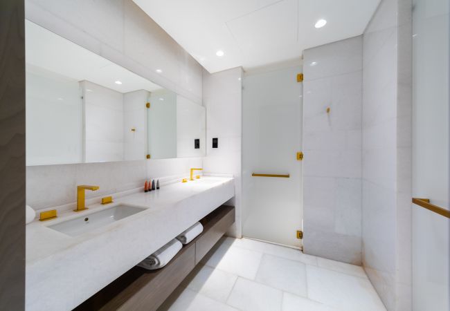 Apartment in Dubai - Fascinating 1BR with Burj Arab View at FIVE Palm Apartment in Dubai - Fascinating 1BR with Burj Arab View at FIVE Palm