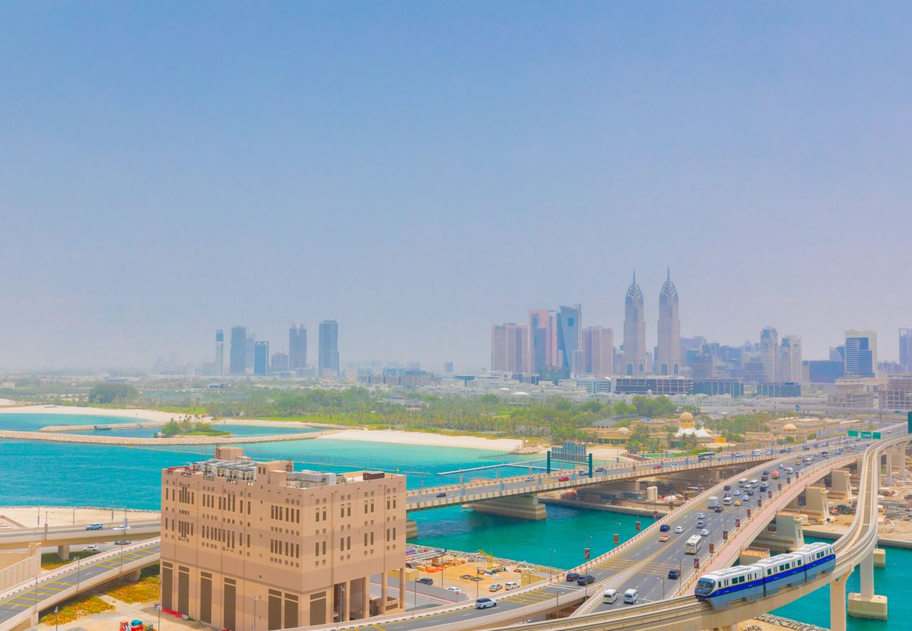 Apartment in Dubai - Fascinating 1BR with Burj Arab View at FIVE Palm