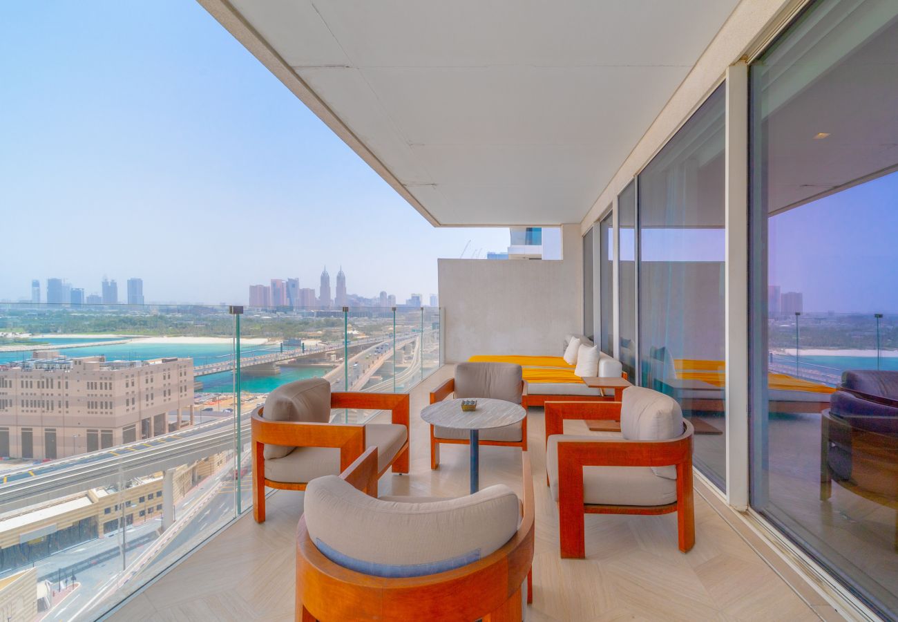 Apartment in Dubai - Fascinating 1BR with Burj Arab View at FIVE Palm