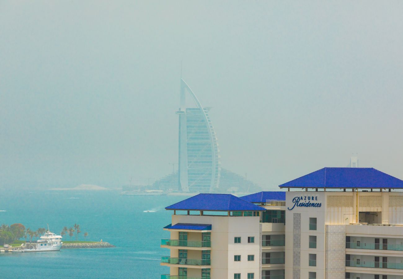 Apartment in Dubai - Fascinating 1BR with Burj Arab View at FIVE Palm