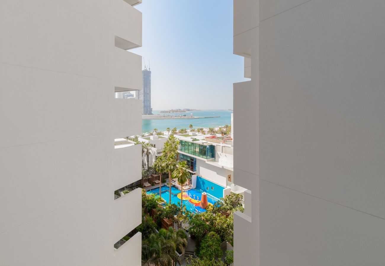 Apartment in Dubai - Spectacular 1BR Apt at FIVE Palm W/ Sea View