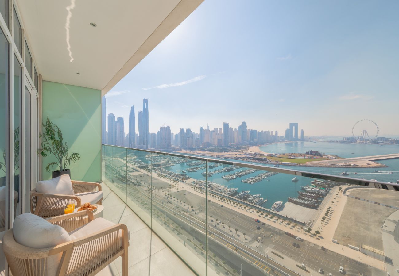 Apartment in Dubai - Dazzling 2BR Apt Beachfront w/ Sea View