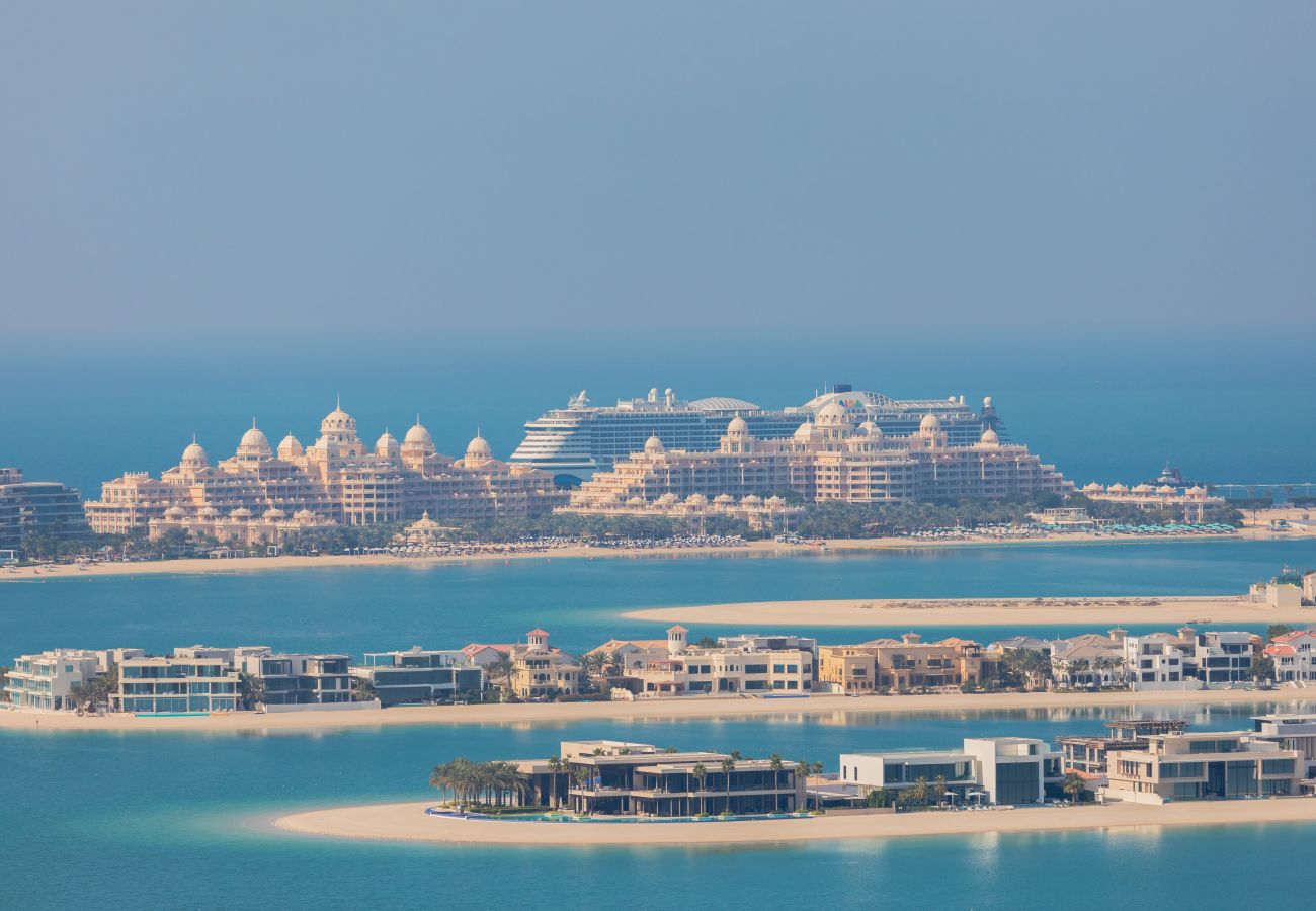 Apartment in Dubai - Dazzling 2BR Apt Beachfront w/ Sea View