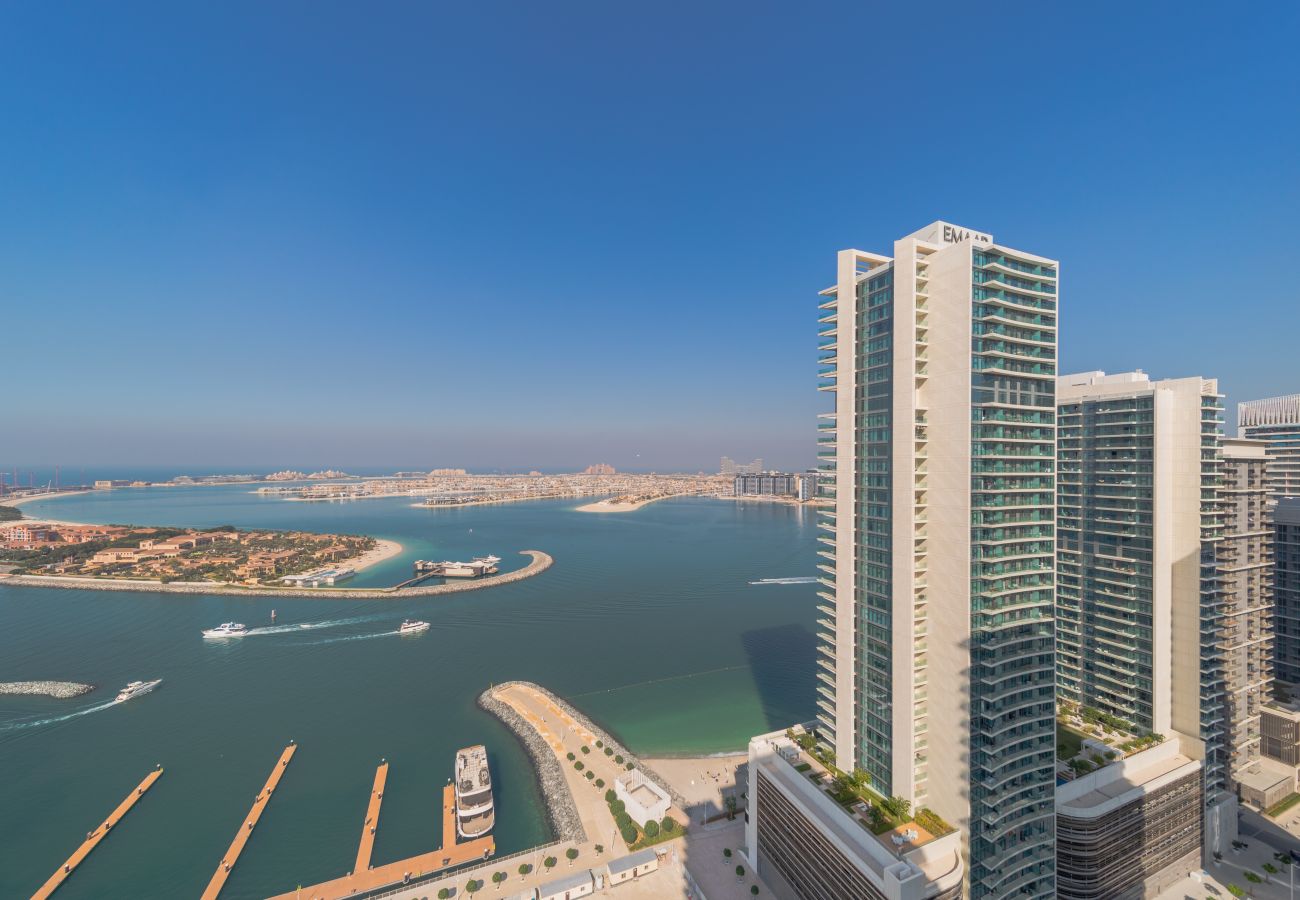 Apartment in Dubai - Dazzling 2BR Apt Beachfront w/ Sea View