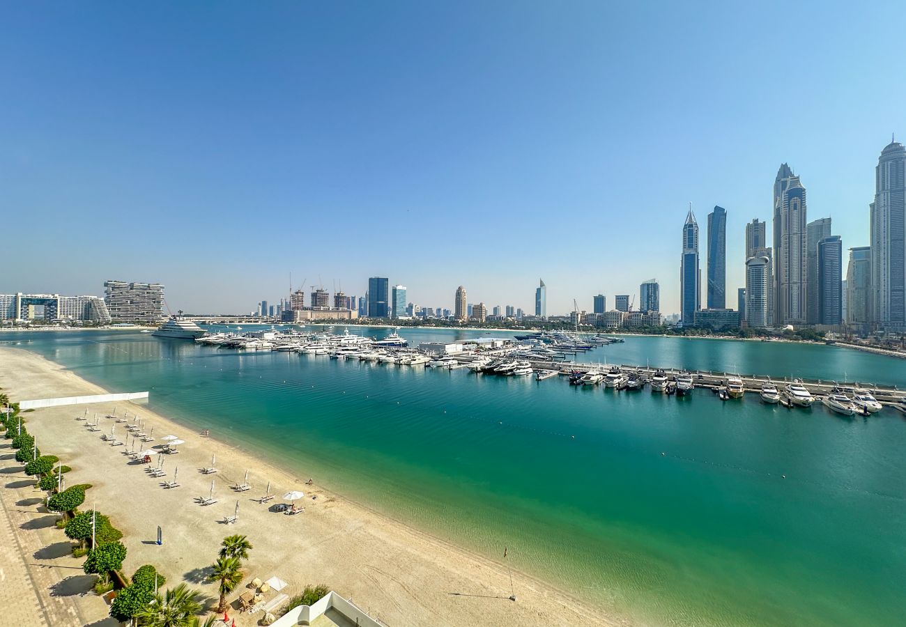 Apartment in Dubai - Dazzling 2BR Apt Beachfront w/ Sea View