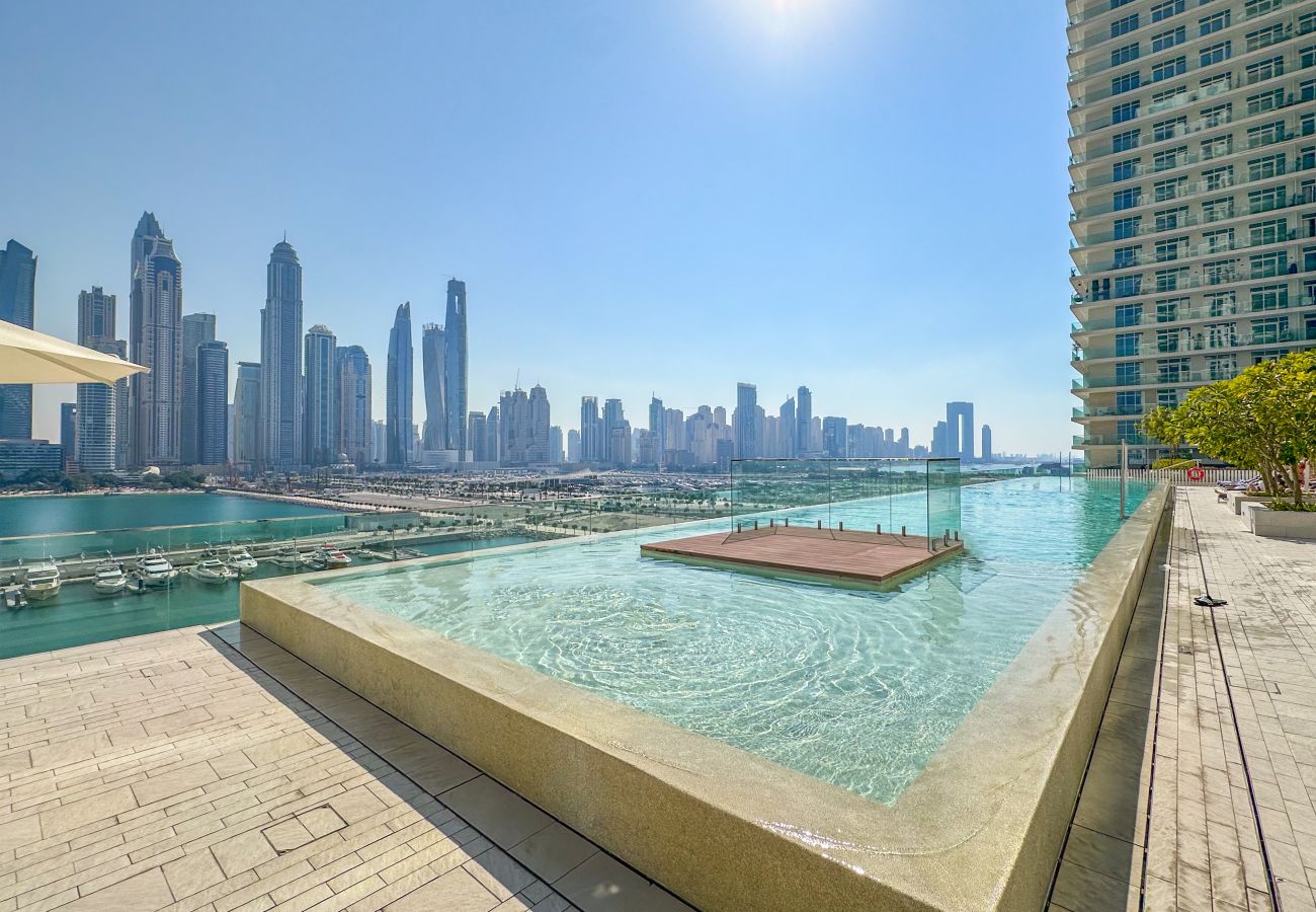 Apartment in Dubai - Dazzling 2BR Apt Beachfront w/ Sea View