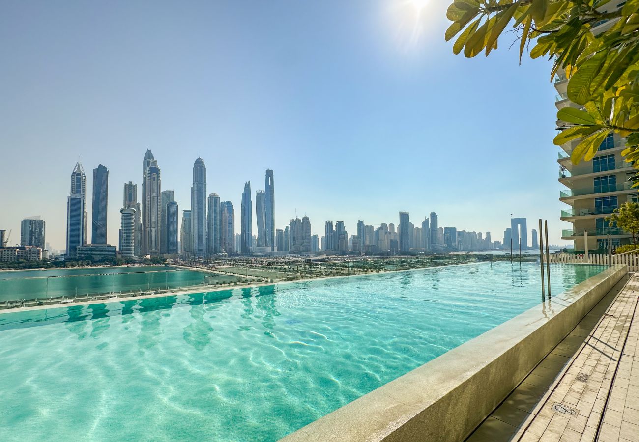 Apartment in Dubai - Dazzling 2BR Apt Beachfront w/ Sea View