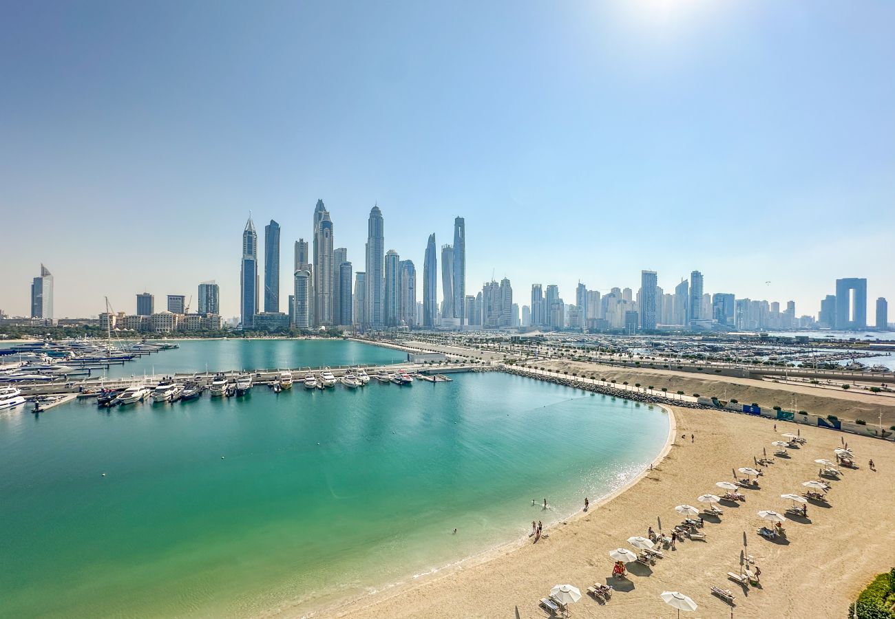 Apartment in Dubai - Dazzling 2BR Apt Beachfront w/ Sea View