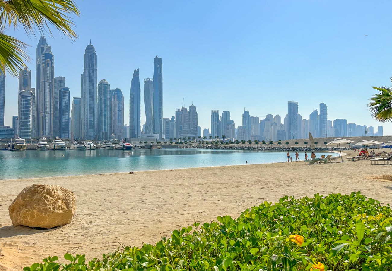 Apartment in Dubai - Dazzling 2BR Apt Beachfront w/ Sea View