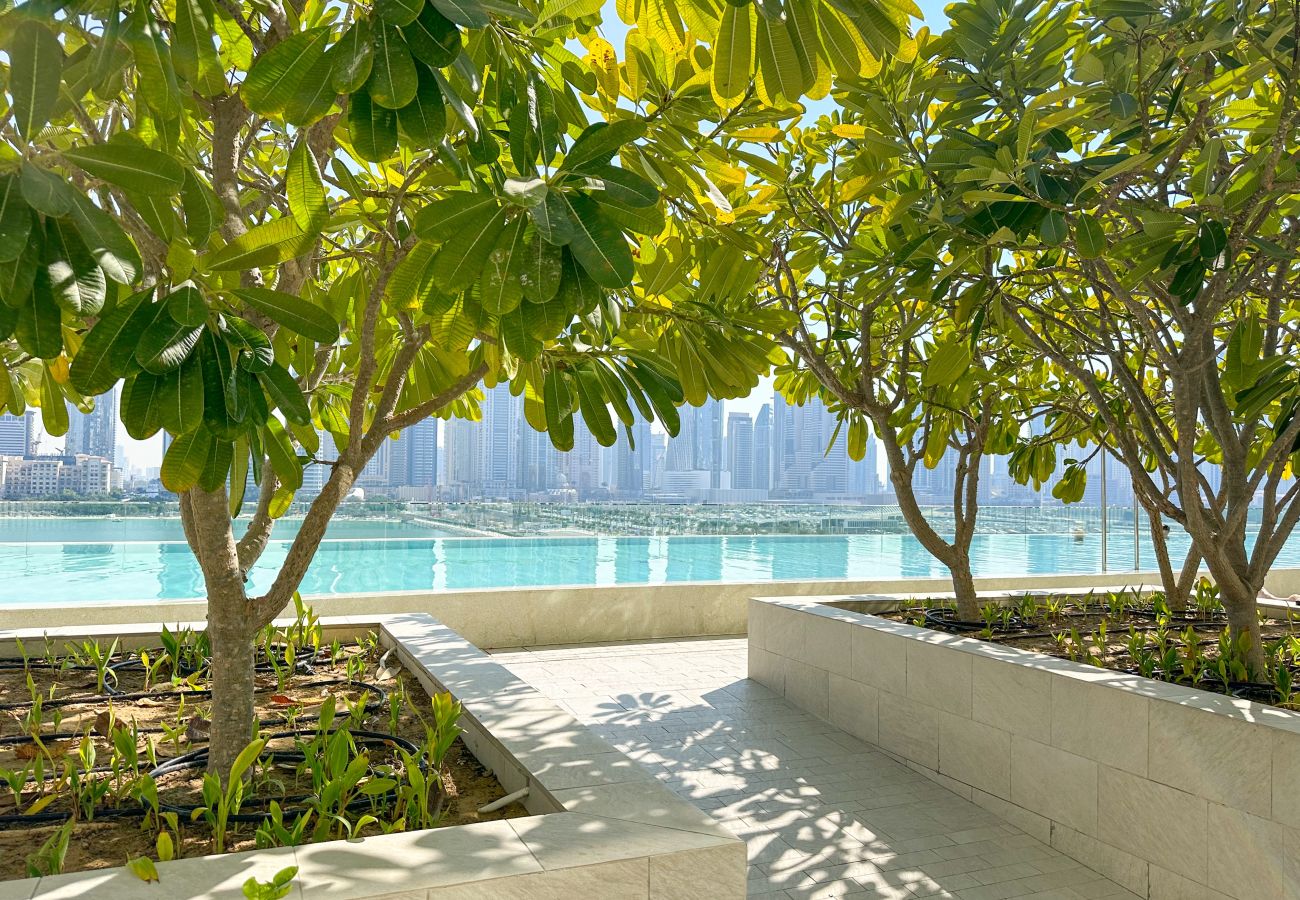 Apartment in Dubai - Dazzling 2BR Apt Beachfront w/ Sea View