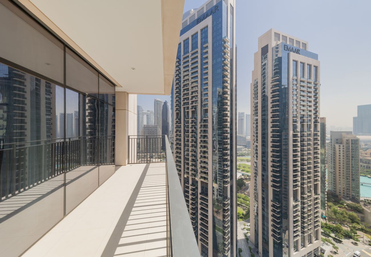 Apartment in Dubai - Modish 3BR Apt with Skyscrapers View