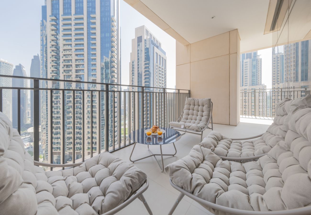 Apartment in Dubai - Modish 3BR Apt with Skyscrapers View