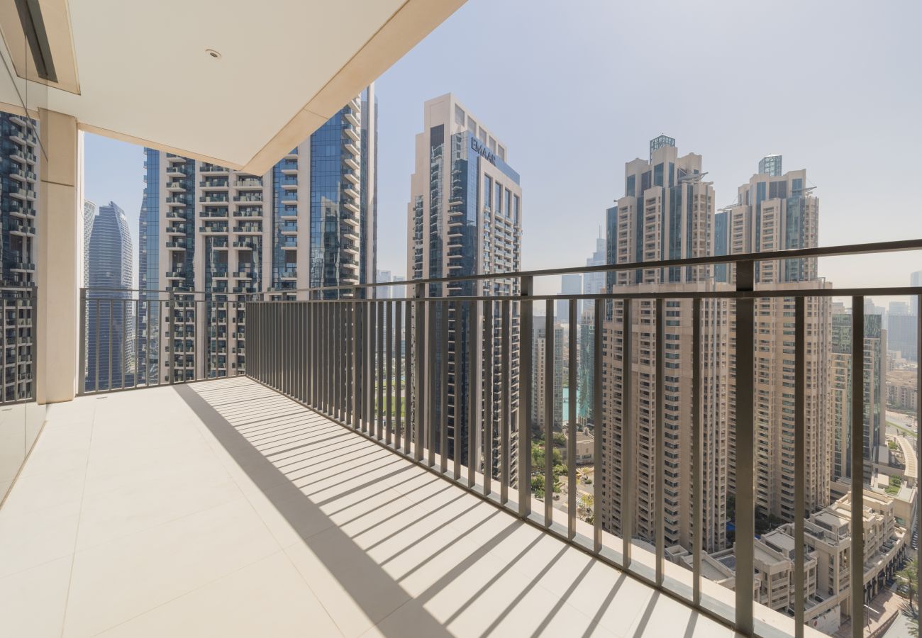 Apartment in Dubai - Modish 3BR Apt with Skyscrapers View