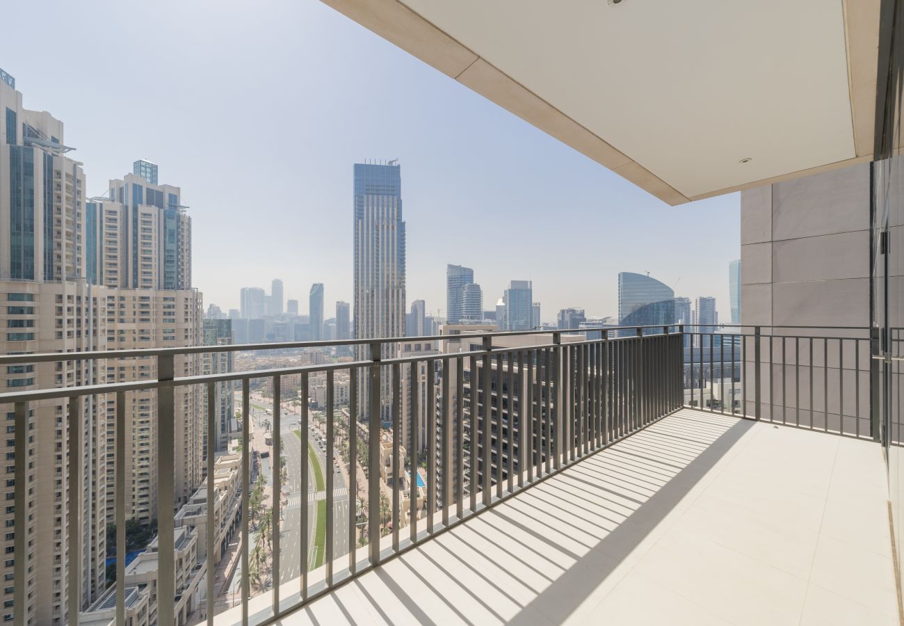 Apartment in Dubai - Modish 3BR Apt with Skyscrapers View