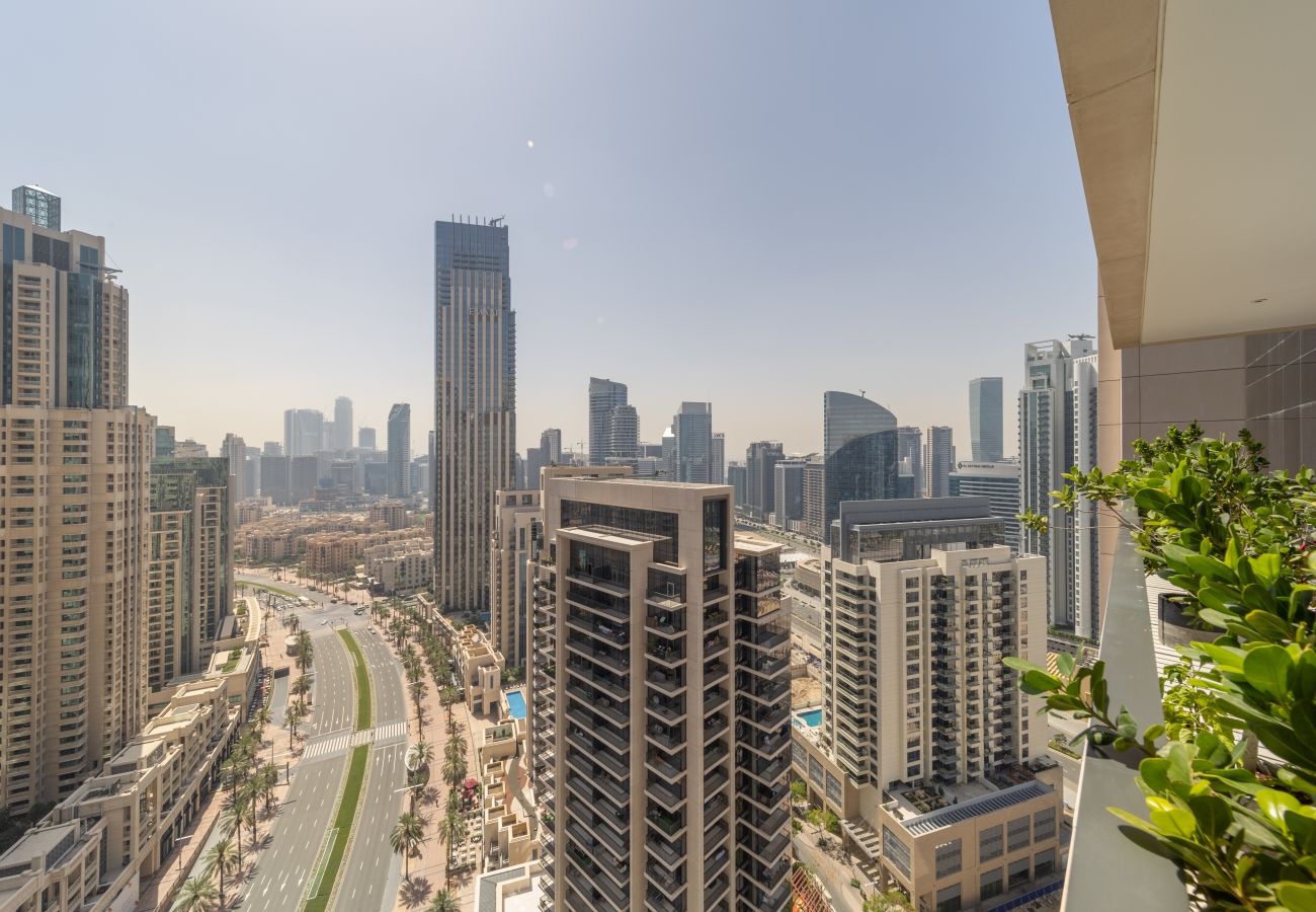 Apartment in Dubai - Modish 3BR Apt with Skyscrapers View