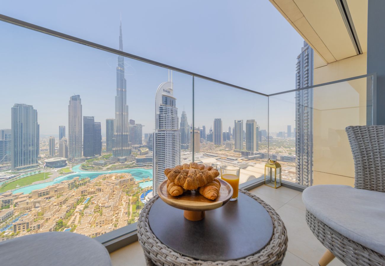 Apartment in Dubai - Chic 2BR w/ Exquisite Burj Khalifa & fountain View