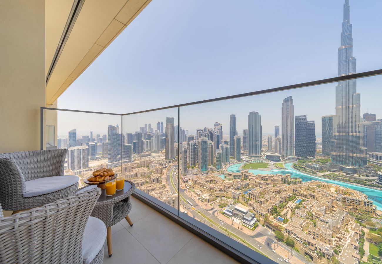 Apartment in Dubai - Chic 2BR w/ Exquisite Burj Khalifa & fountain View