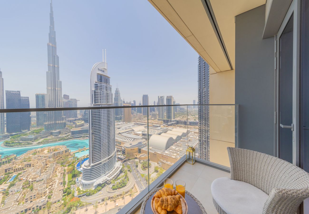 Apartment in Dubai - Chic 2BR w/ Exquisite Burj Khalifa & fountain View