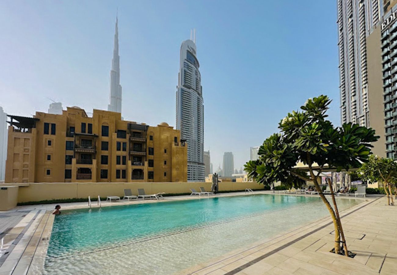 Apartment in Dubai - Chic 2BR w/ Exquisite Burj Khalifa & fountain View