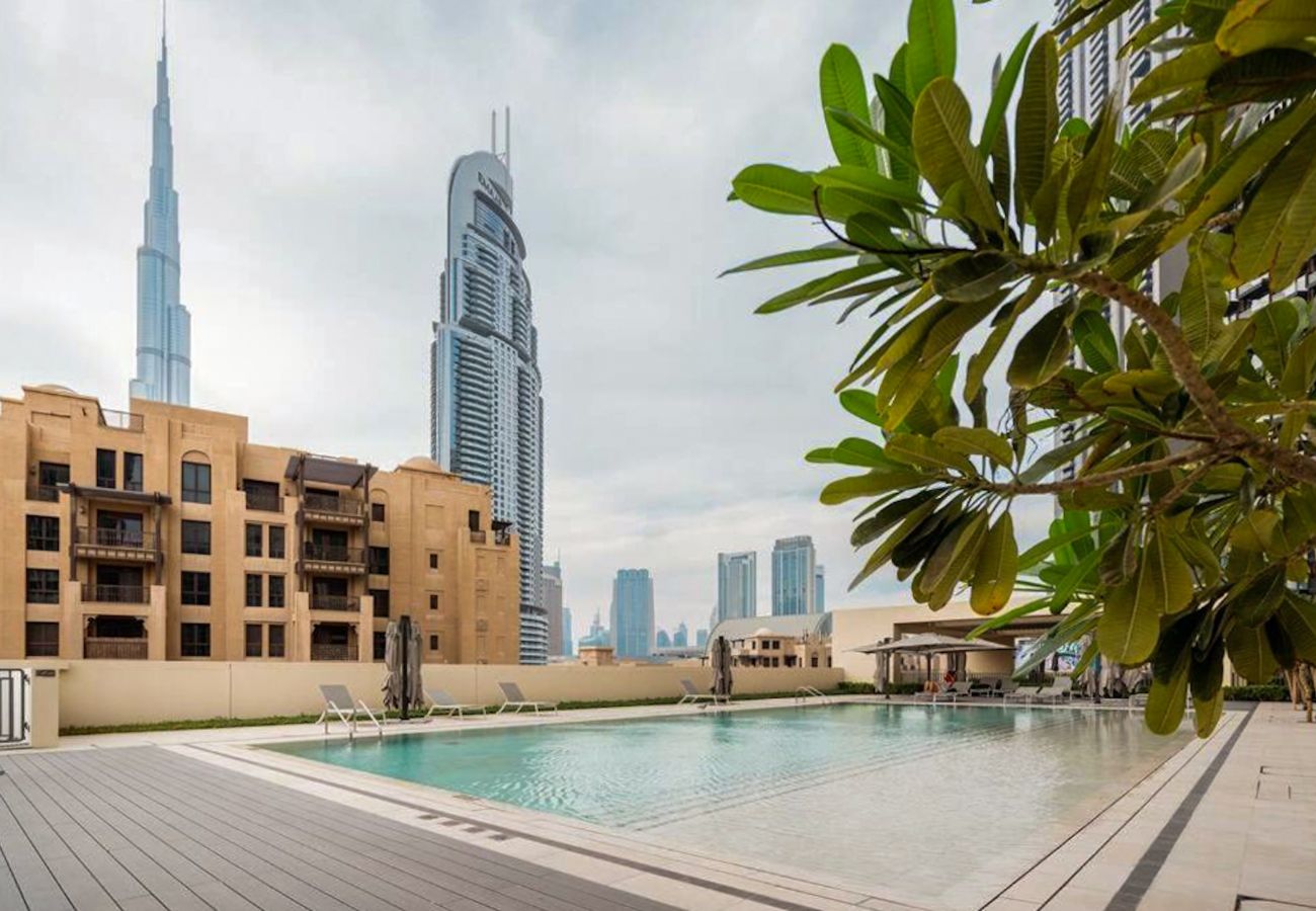 Apartment in Dubai - Chic 2BR w/ Exquisite Burj Khalifa & fountain View