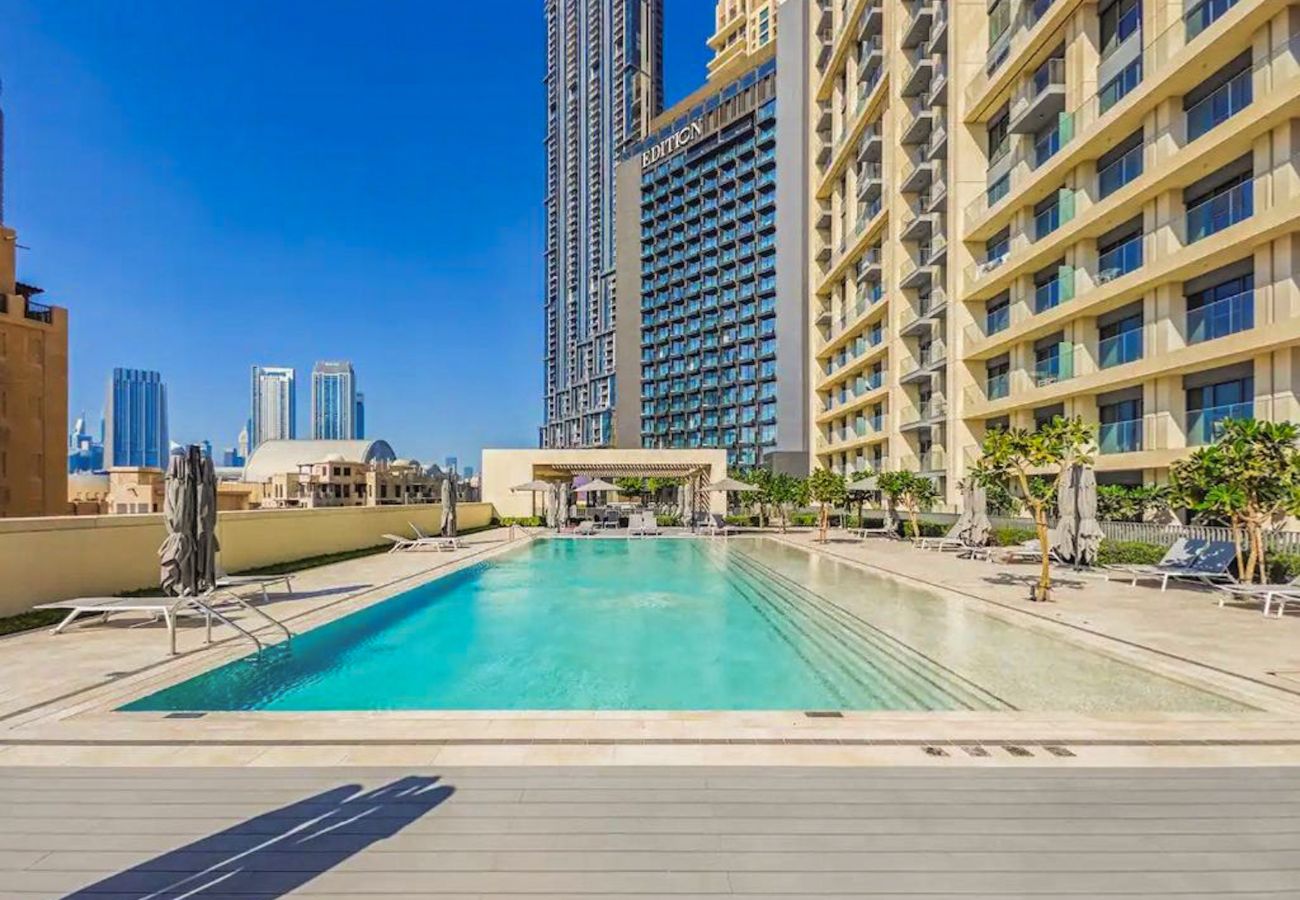 Apartment in Dubai - Chic 2BR w/ Exquisite Burj Khalifa & fountain View