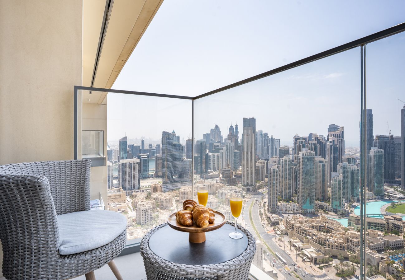 Apartment in Dubai - Chic 2BR w/ Exquisite Burj Khalifa & fountain View