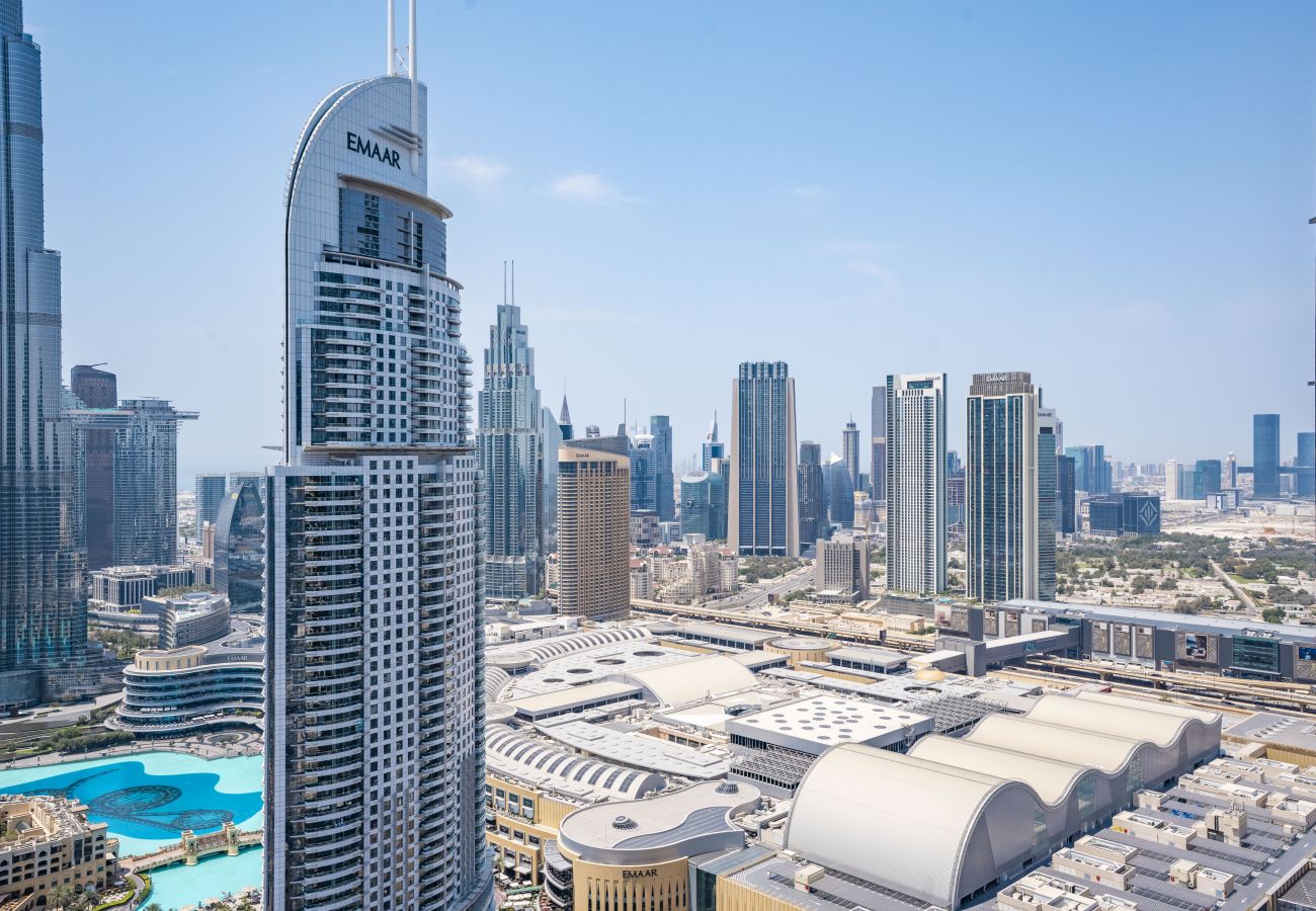 Apartment in Dubai - Chic 2BR w/ Exquisite Burj Khalifa & fountain View