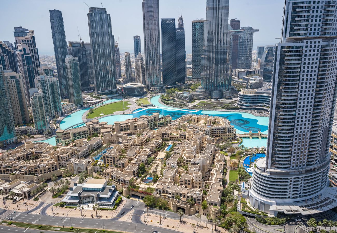 Apartment in Dubai - Chic 2BR w/ Exquisite Burj Khalifa & fountain View