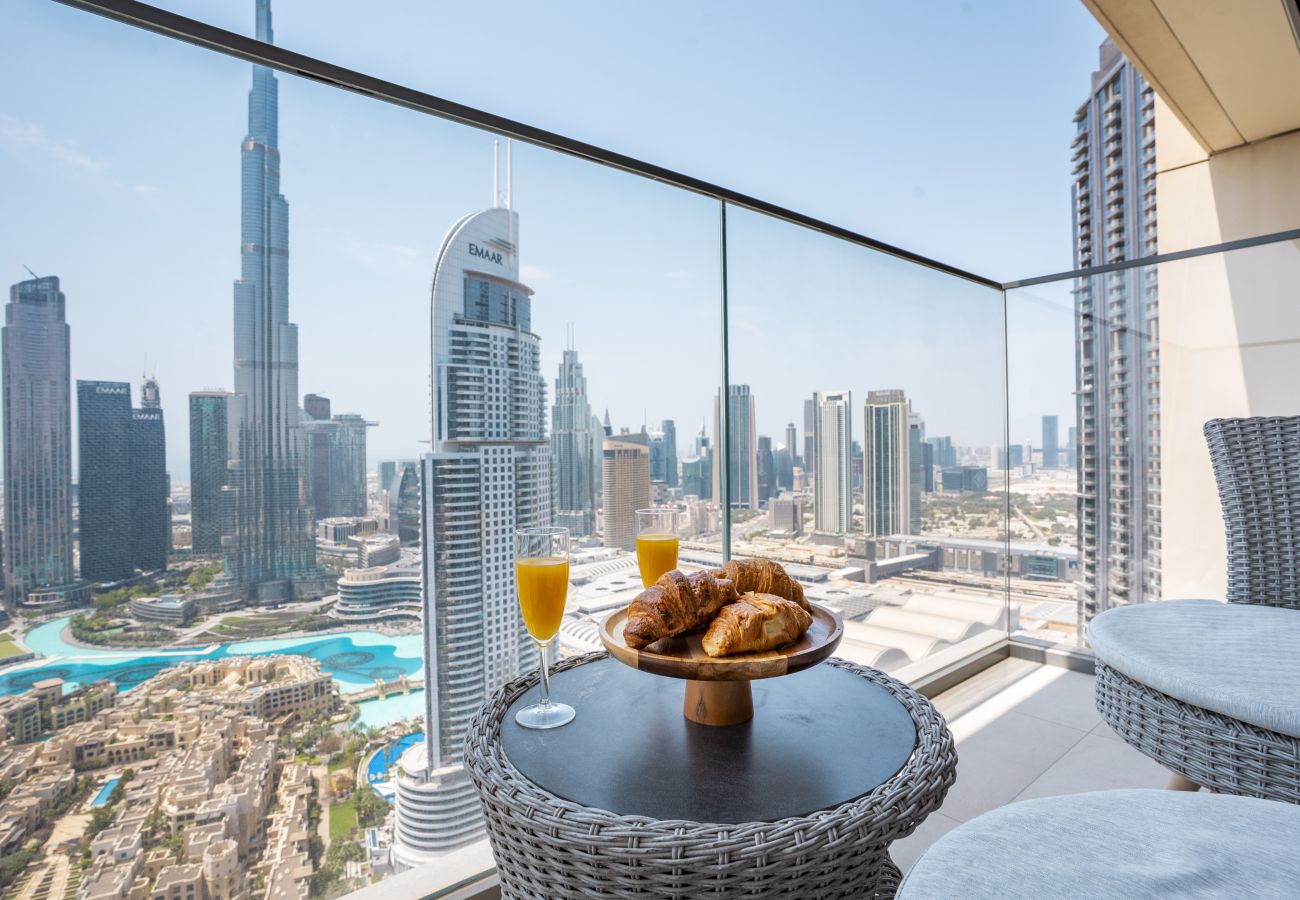 Apartment in Dubai - Chic 2BR w/ Exquisite Burj Khalifa & fountain View