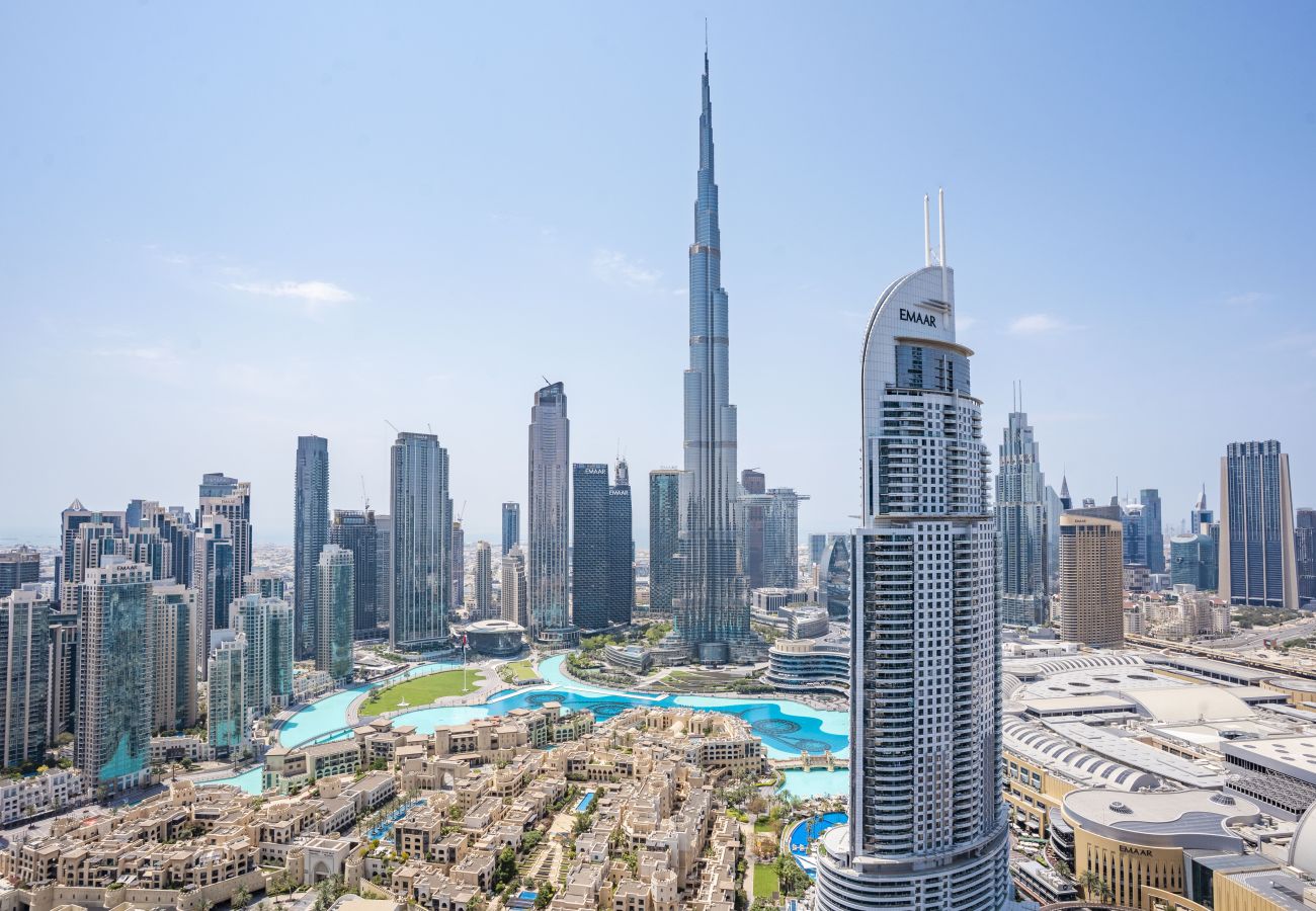 Apartment in Dubai - Chic 2BR w/ Exquisite Burj Khalifa & fountain View