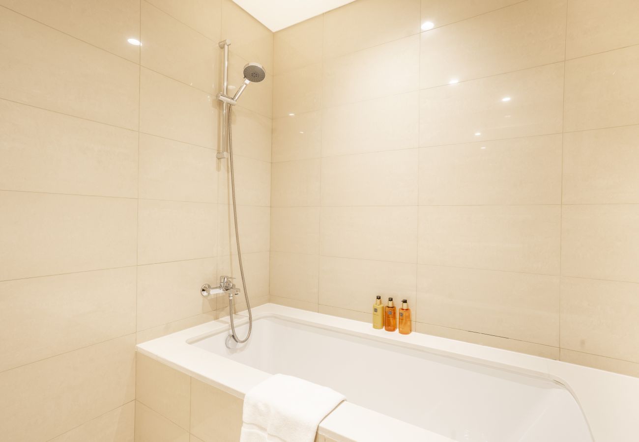 Apartment in Dubai - Chic 2BR w/ Exquisite Burj Khalifa & fountain View