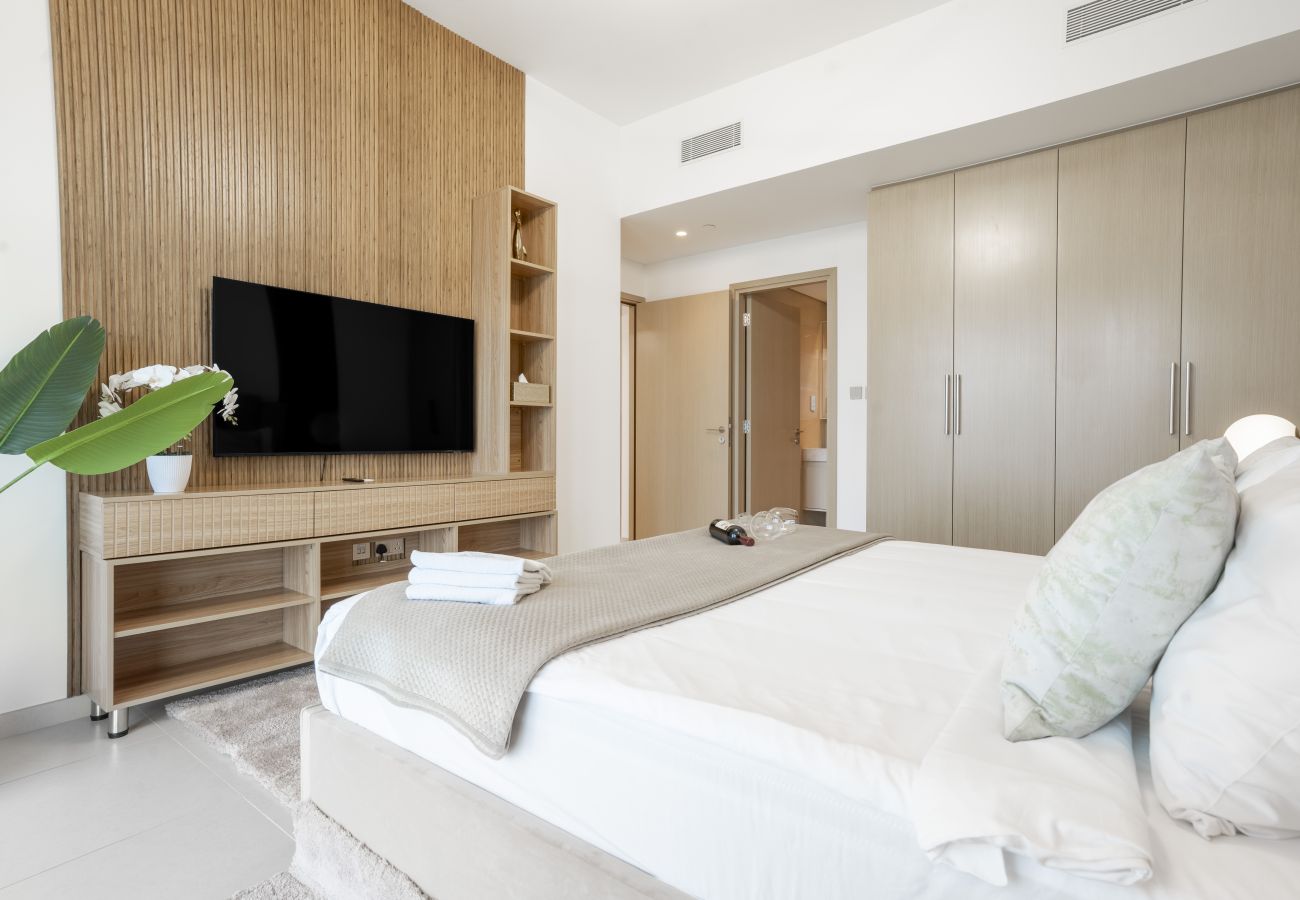 Apartment in Dubai - Chic 2BR w/ Exquisite Burj Khalifa & fountain View