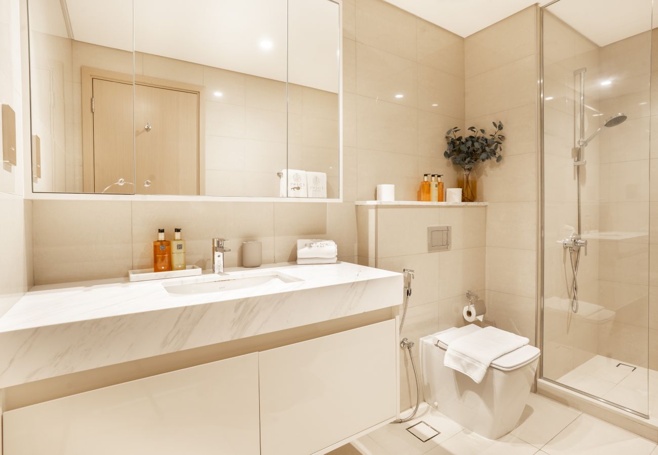 Apartment in Dubai - Chic 2BR w/ Exquisite Burj Khalifa & fountain View