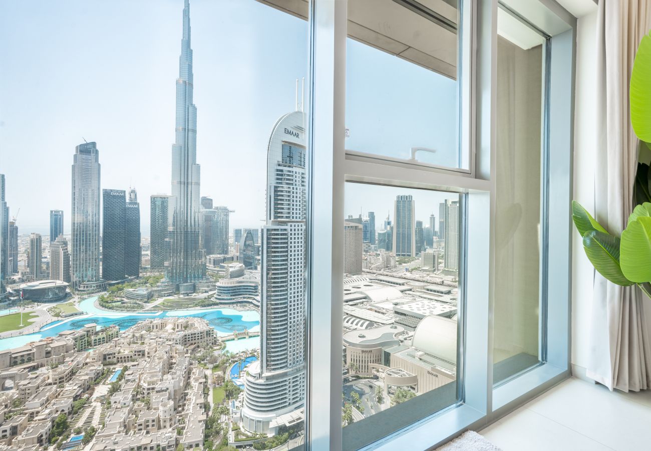 Apartment in Dubai - Chic 2BR w/ Exquisite Burj Khalifa & fountain View