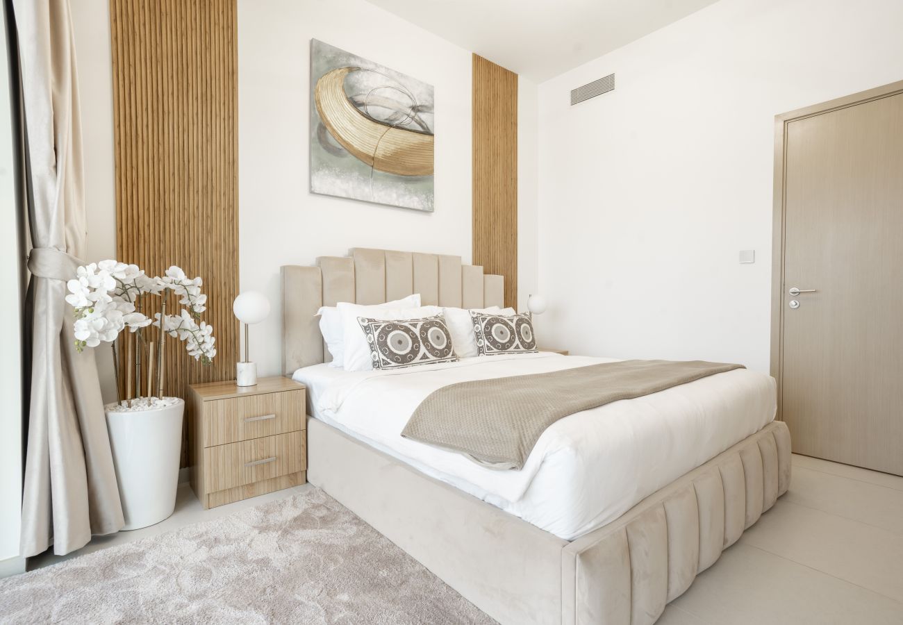 Apartment in Dubai - Chic 2BR w/ Exquisite Burj Khalifa & fountain View