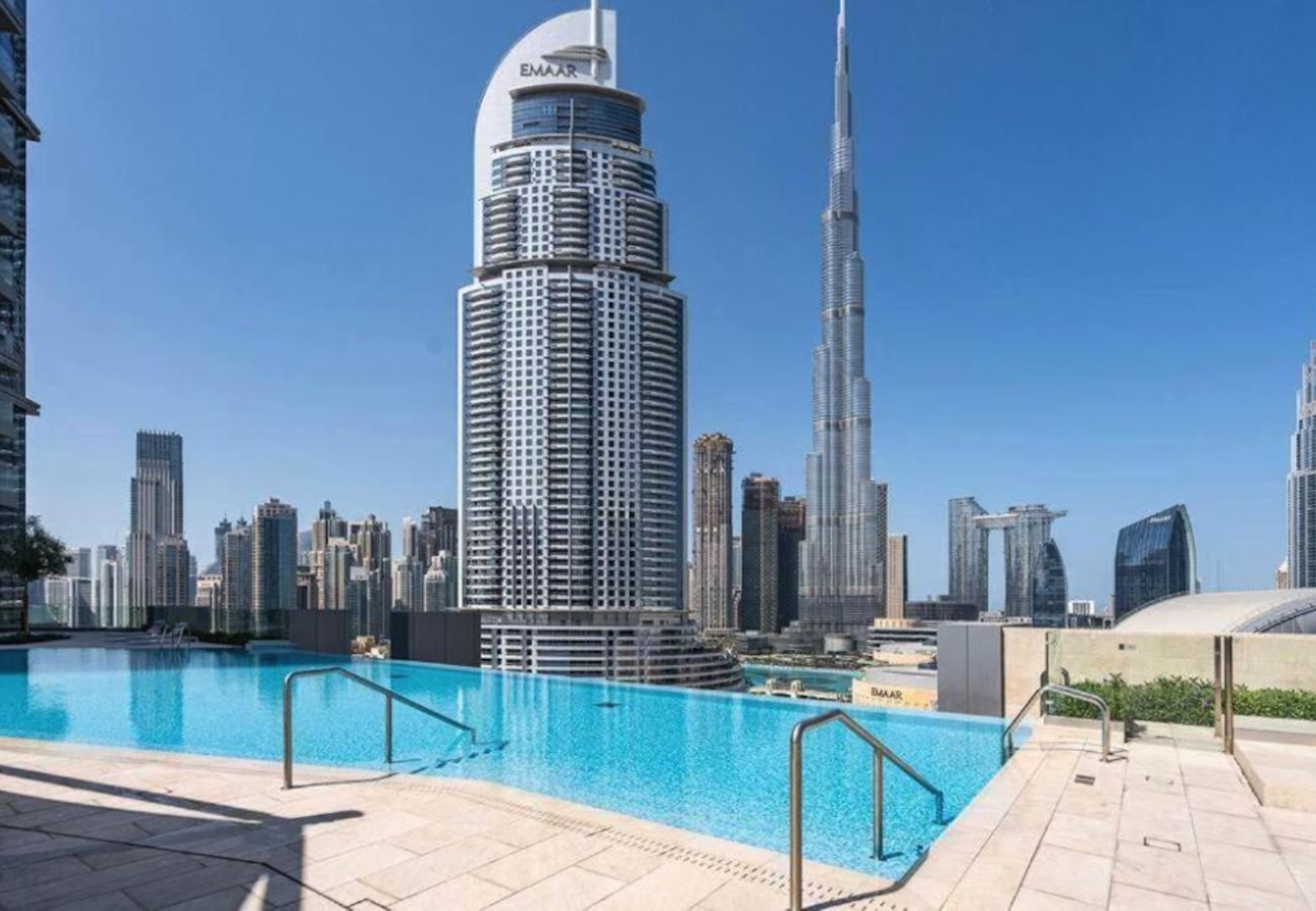 Apartment in Dubai - Superb 2BR Burj Khalifa Fountain View