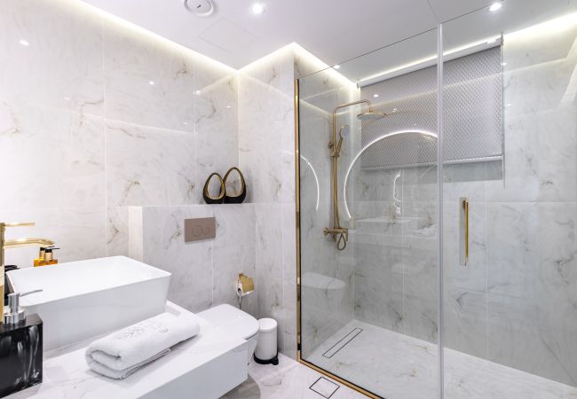 Apartment in Dubai - Startling 4BR Villa With Sea View Apartment in Dubai - Startling 4BR Villa With Sea View