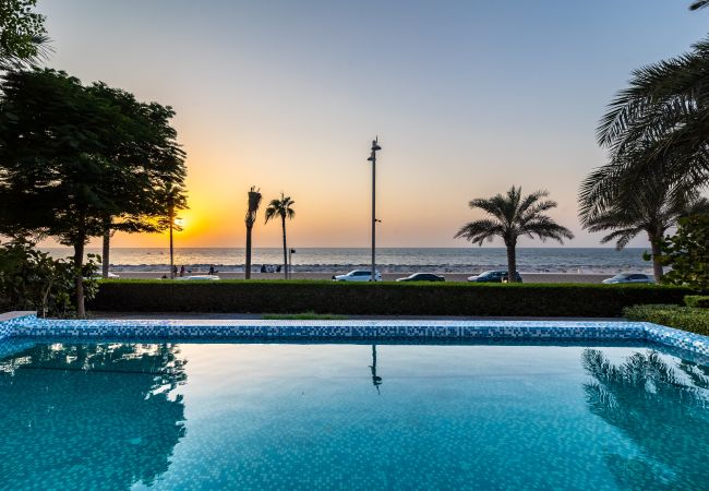 Apartment in Dubai - Startling 4BR Villa With Sea View Apartment in Dubai - Startling 4BR Villa With Sea View