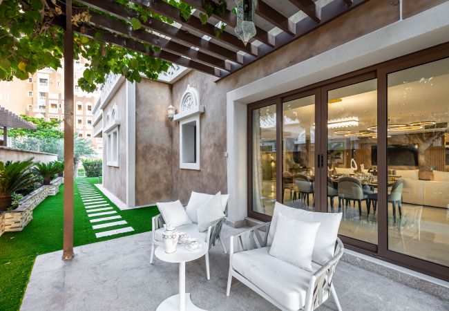Apartment in Dubai - Startling 4BR Villa With Sea View Apartment in Dubai - Startling 4BR Villa With Sea View